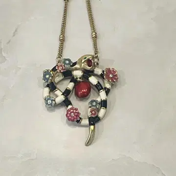 새상품급 안나수이 에덴 목걸이 뱀 뱀 띠