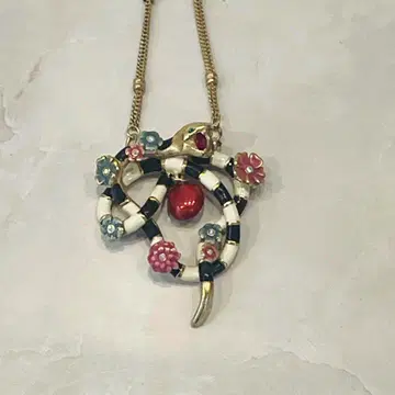 새상품급 안나수이 에덴 목걸이 뱀 뱀 띠