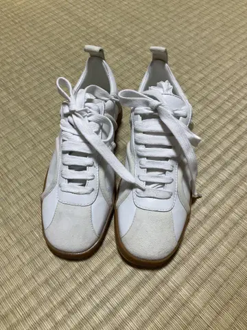 Toteme 36 새상품 화이트 가죽 스니커즈