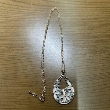 꽃 모티브 골드 목걸이