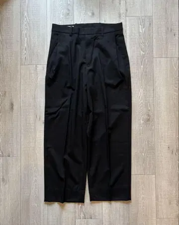 COS 릴랙스핏 슬랙스 EUR 46 블랙