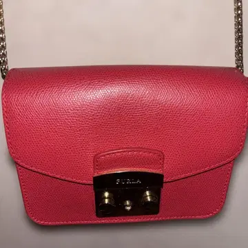 미사용에 가까운 FURLA 레드 가죽 숄더백