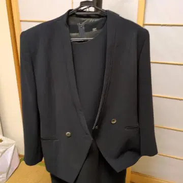 블랙 수트 싱글 버튼 포멀