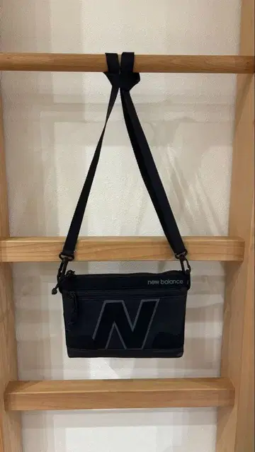 New Balance 숄더백 블랙