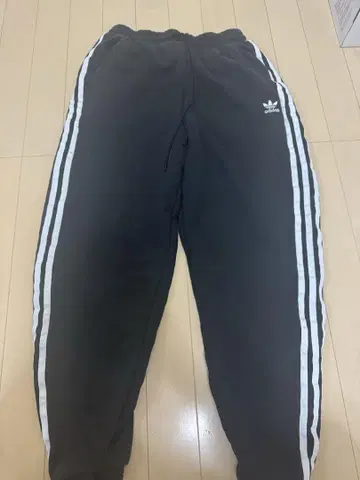 adidas 스트라이프 블랙 팬츠