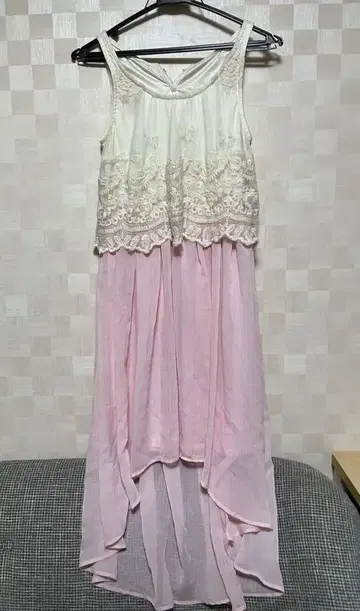 레이스 장식 하이 로우 헴 드레스