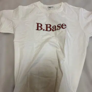 B.Base 화이트 티셔츠