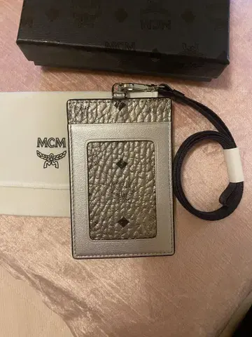 MCM 실버 카드 케이스 스트랩 포함 새상품 미사용품