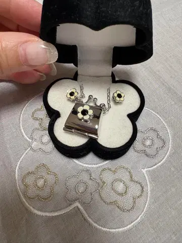 MARY QUANT 플라워 모티브 목걸이 귀걸이 세트