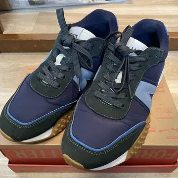 LACOSTE 네이비/블루 스니커즈