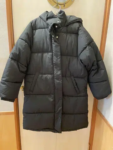 후드 부착 블랙 롱 다운 자켓