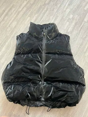 광택 블랙 다운 베스트