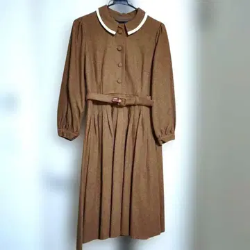 새상품급 미사용에 가까운 카라 끝 파이핑 핏 원피스 앙앙제