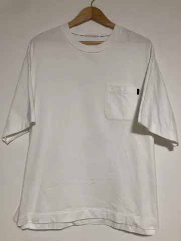 UNIVERSAL PRODUCTS(유니버설 프로덕트) T셔츠