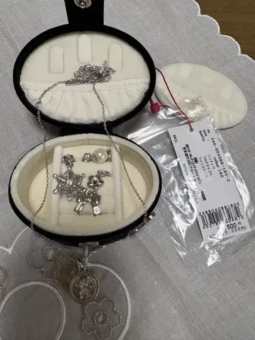 눈꽃송이와 펄 참 포함 목걸이 귀걸이 포함 마리콴트