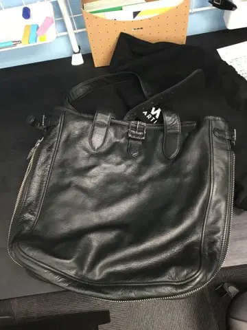 VARTIX 블랙 가죽 토트백