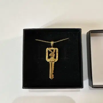 PLAYBOY by HUF 열쇠 모양 펜던트 목걸이