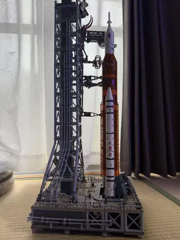 NASA SLS 로켓 발사대 포함