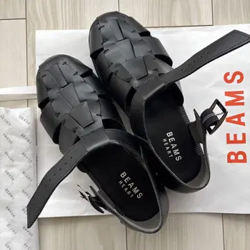 BEAMS HEART 블랙 메쉬 샌들