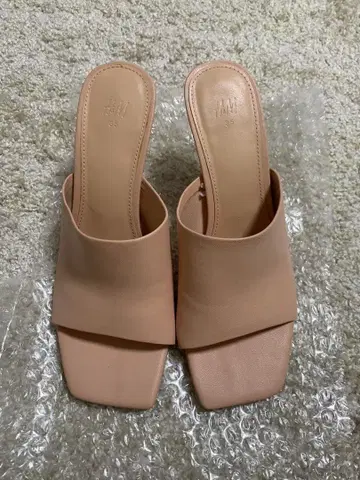 H&M 베이지 오픈토 샌들 35