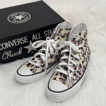 [ 가격 인하 중 ] CONVERSE 디즈니 콜라보 하이컷 23.5cm