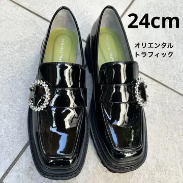 [ 거의 새상품 ] 24cm 에나멜 비쥬 통굽 로퍼