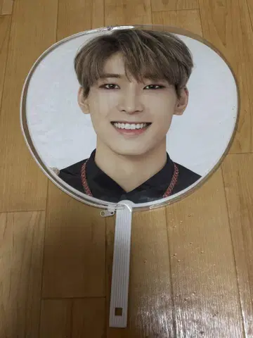 WONWOO SVT 부채