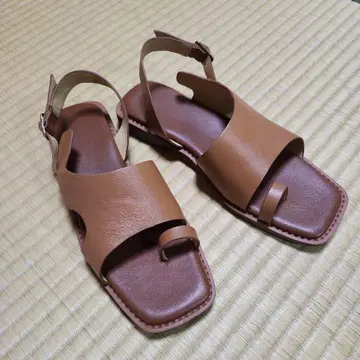 천연 가죽 브라운 오픈토 샌들