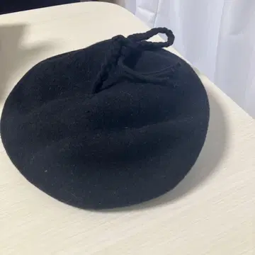 오버라이드 매듭 달린 베레모