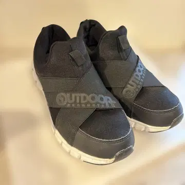 OUTDOOR 크로스 스트랩 블랙 스니커즈
