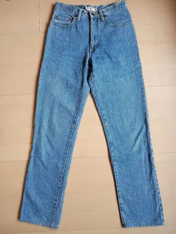GUESS JEANS 90s USA W28