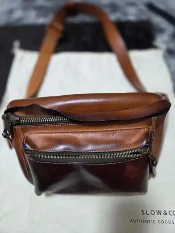 SLOW&CO. 브라운 숄더백