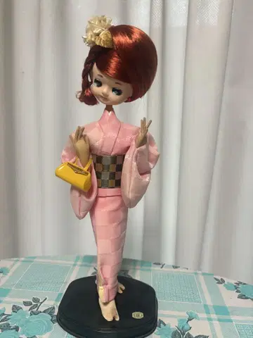 기모노 빨간 머리 숏 헤어