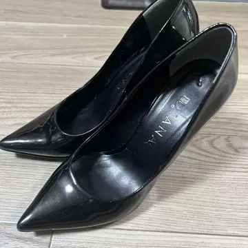 다이애나 블랙 에나멜 스틸레토 하이힐