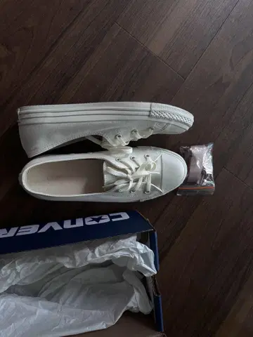 CONVERSE 화이트 스니커즈