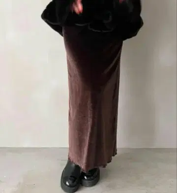 HOWDY. 벨로아 롱 스커트 타이트 새상품
