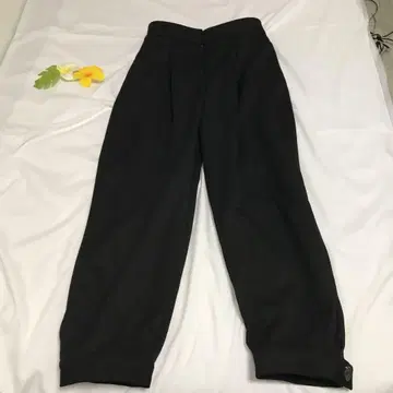 ZARA 블랙 플리츠 슬랙스 버튼 포함