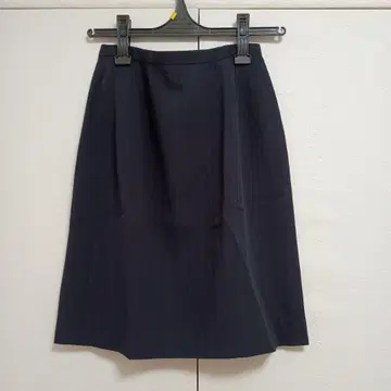 SUIVI. 다크 네이비 스트라이프 타이트 스커트