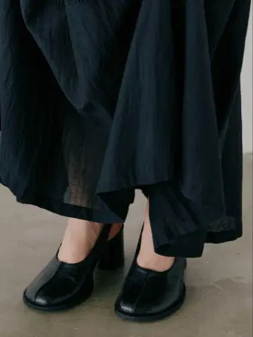 Hella center seam pumps 미사용 새상품!
