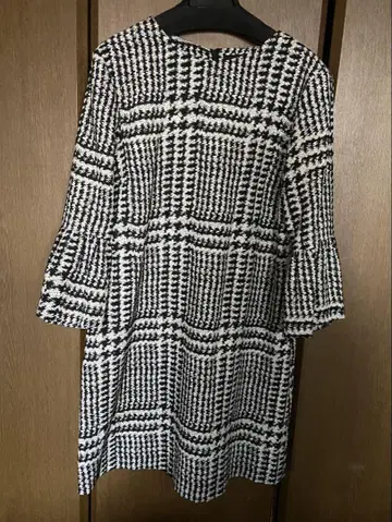 ZARA 무릎 기장 원피스 플레어 슬리브