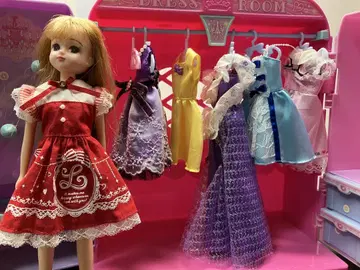 리카짱 인형과 DRESS ROOM 옷 갈아입기 드레스 세트
