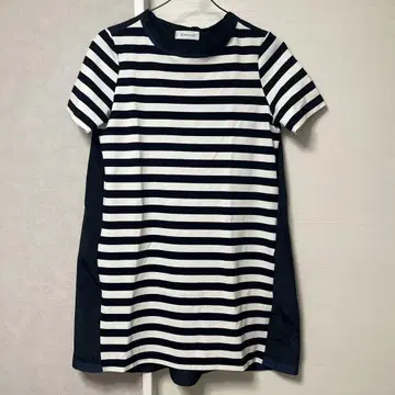 [ 시즌오프 할인 ] MONCLER 반팔 무릎 기장 원피스