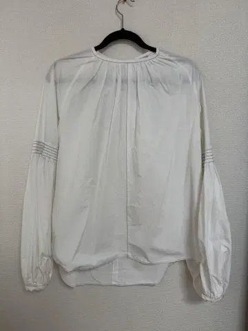 CLANE 화이트 벌룬 슬리브 셔츠