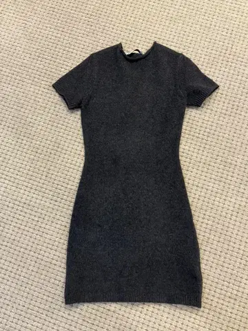 ZARA 다크 그레이 반팔 니트 원피스 XS