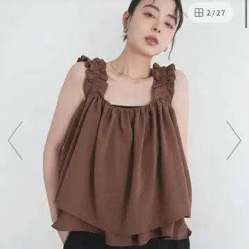 [ 미사용 택 포함 ] LIAN 프릴 개더 디자인 상의