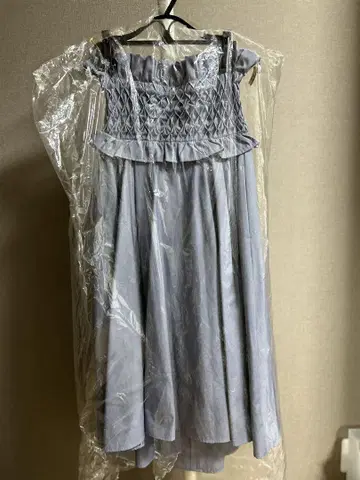 연보라 오프숄더 드레스