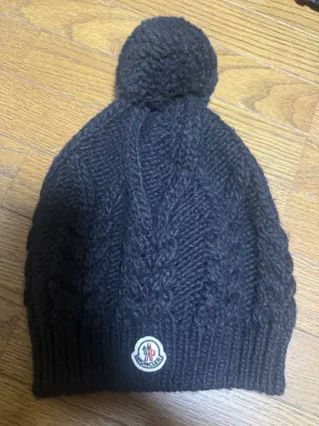 MONCLER 블랙 니트 모자 폼폼 포함