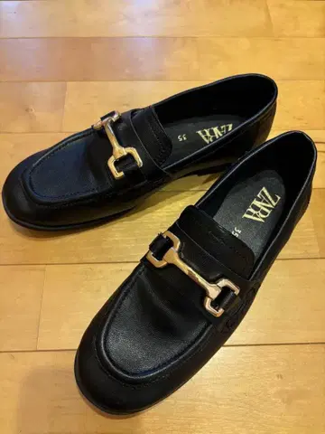ZARA 블랙 로퍼 35