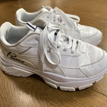 Puma 화이트 스니커즈