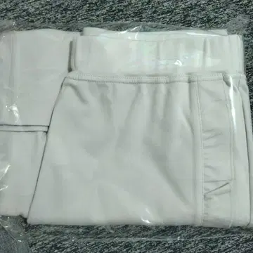 최신작 [새상품] 슈퍼뷰티 프릴 디자인 분또 소재 팬츠 44